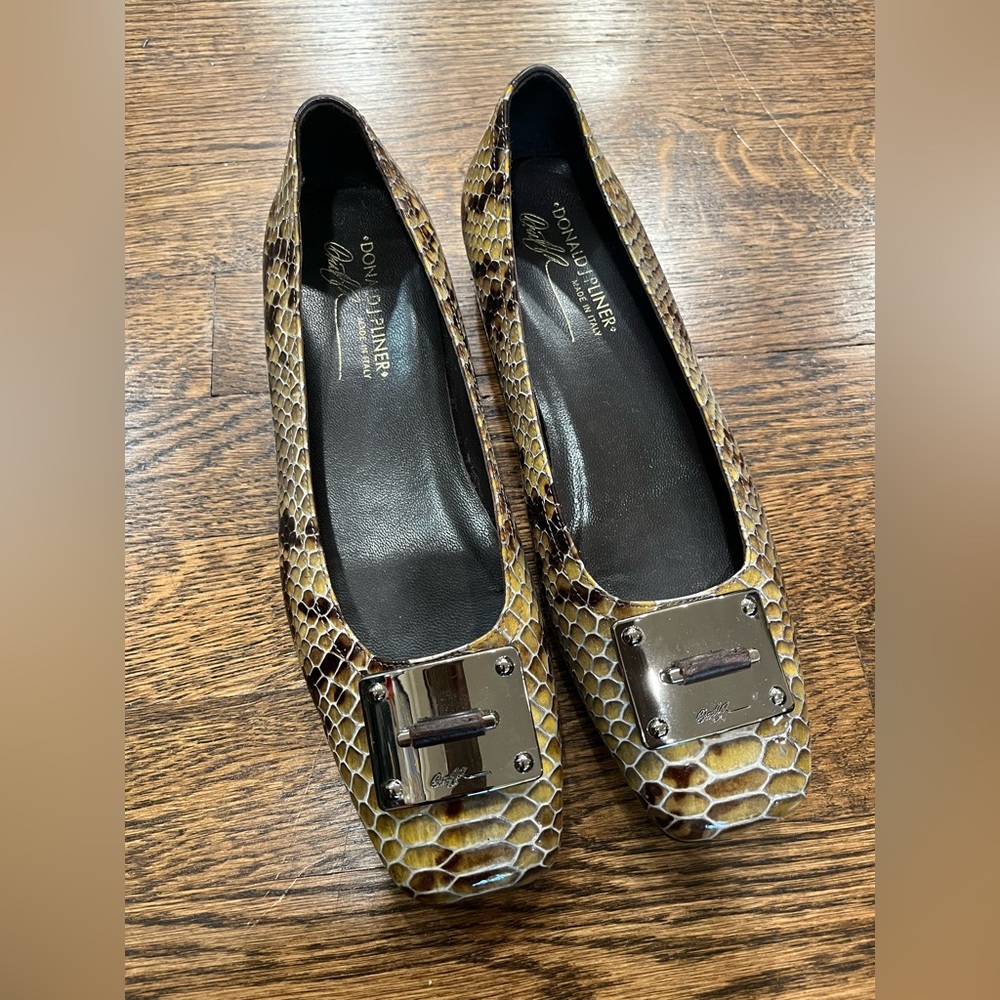 Donald J Pliner Womens Python Snakeskin Print Leather Flats, Size 7